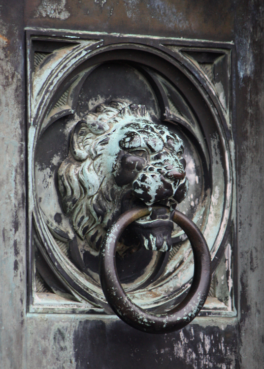 (small)OaklandCemetary-LionDoorKnocker(2)